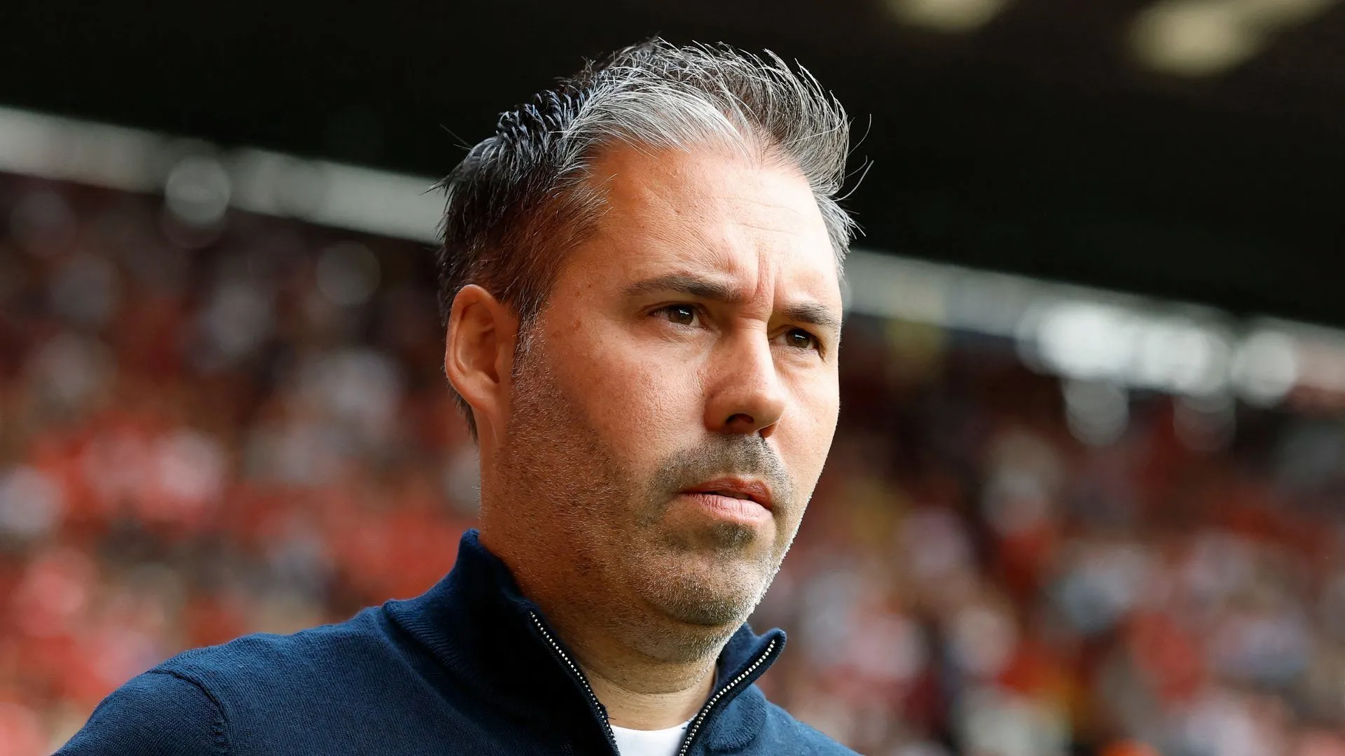 Marti Cifuentes suy tư khi đội bóng gặp khó trong việc xây dựng đội hình đồng bộ