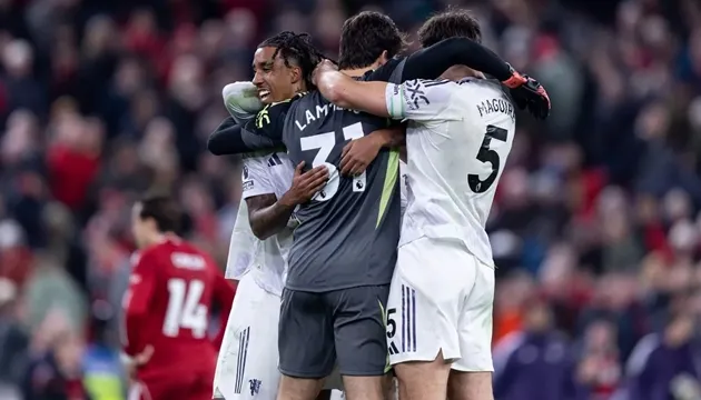 Tập thể Quỷ đỏ đoàn kết sau khi Amad và Bryan Mbeumo thiết lập mối liên kết tấn công hiệu quả.