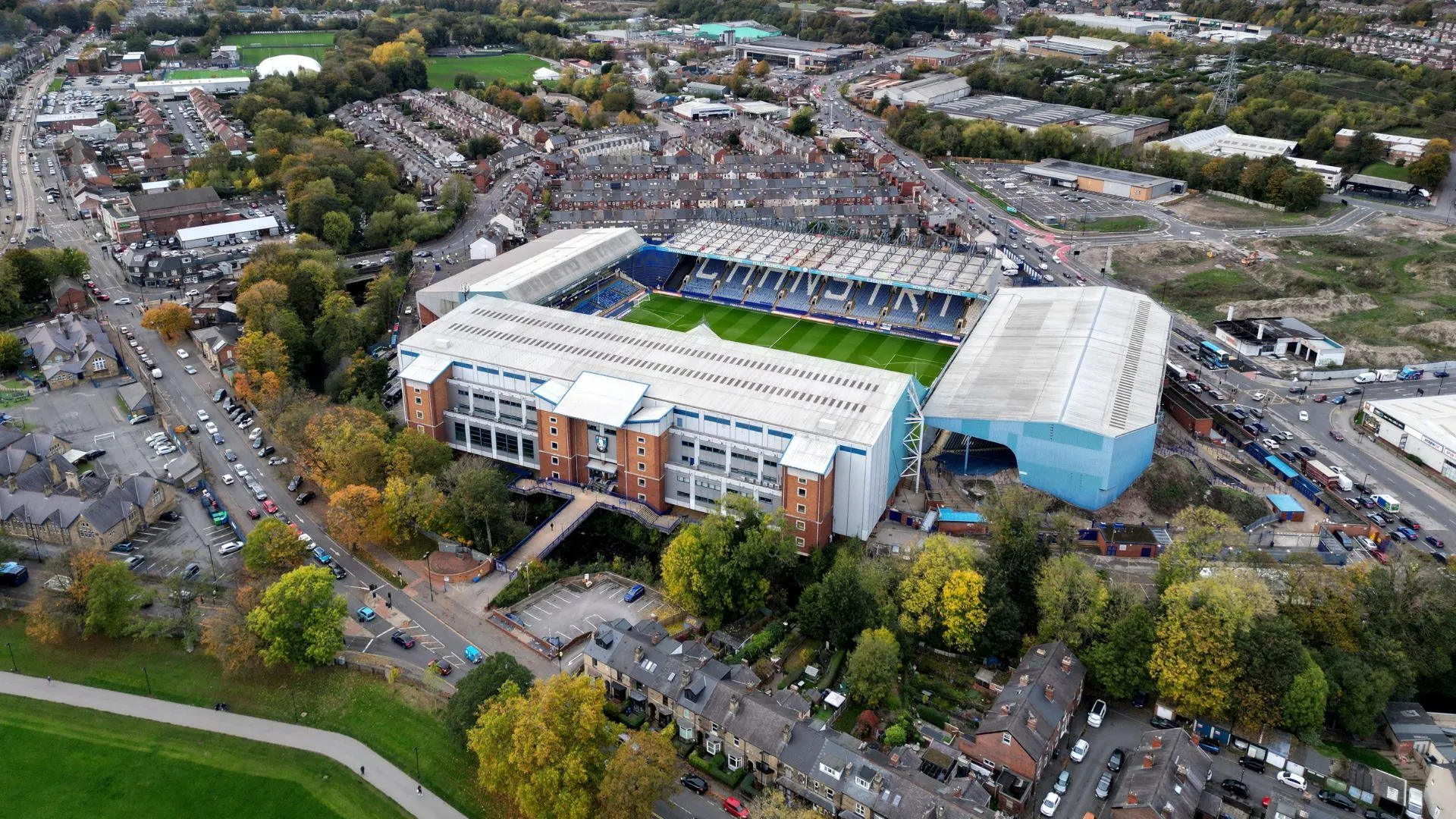 Toàn cảnh Hillsborough chật kín cổ động viên Sheffield Wednesday sau thông báo vào quản trị