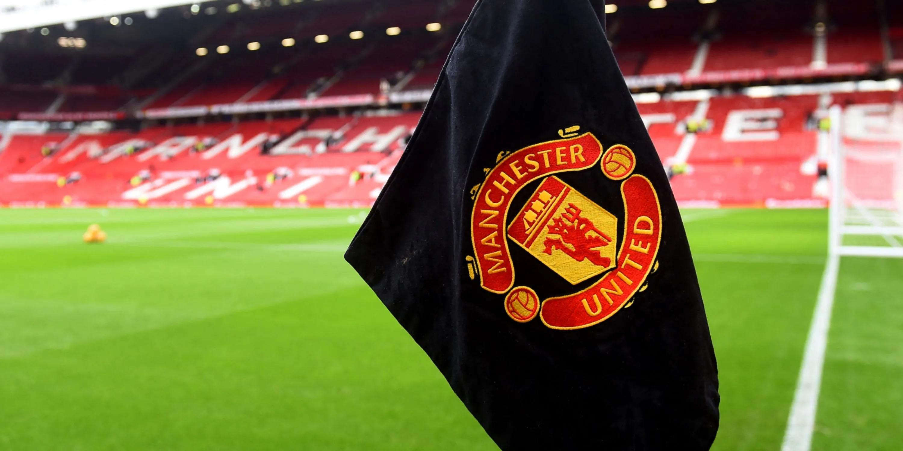 Toàn cảnh Old Trafford – sân vận động của Man United, nơi CLB theo dõi tài năng trẻ Coventry George Shepherd