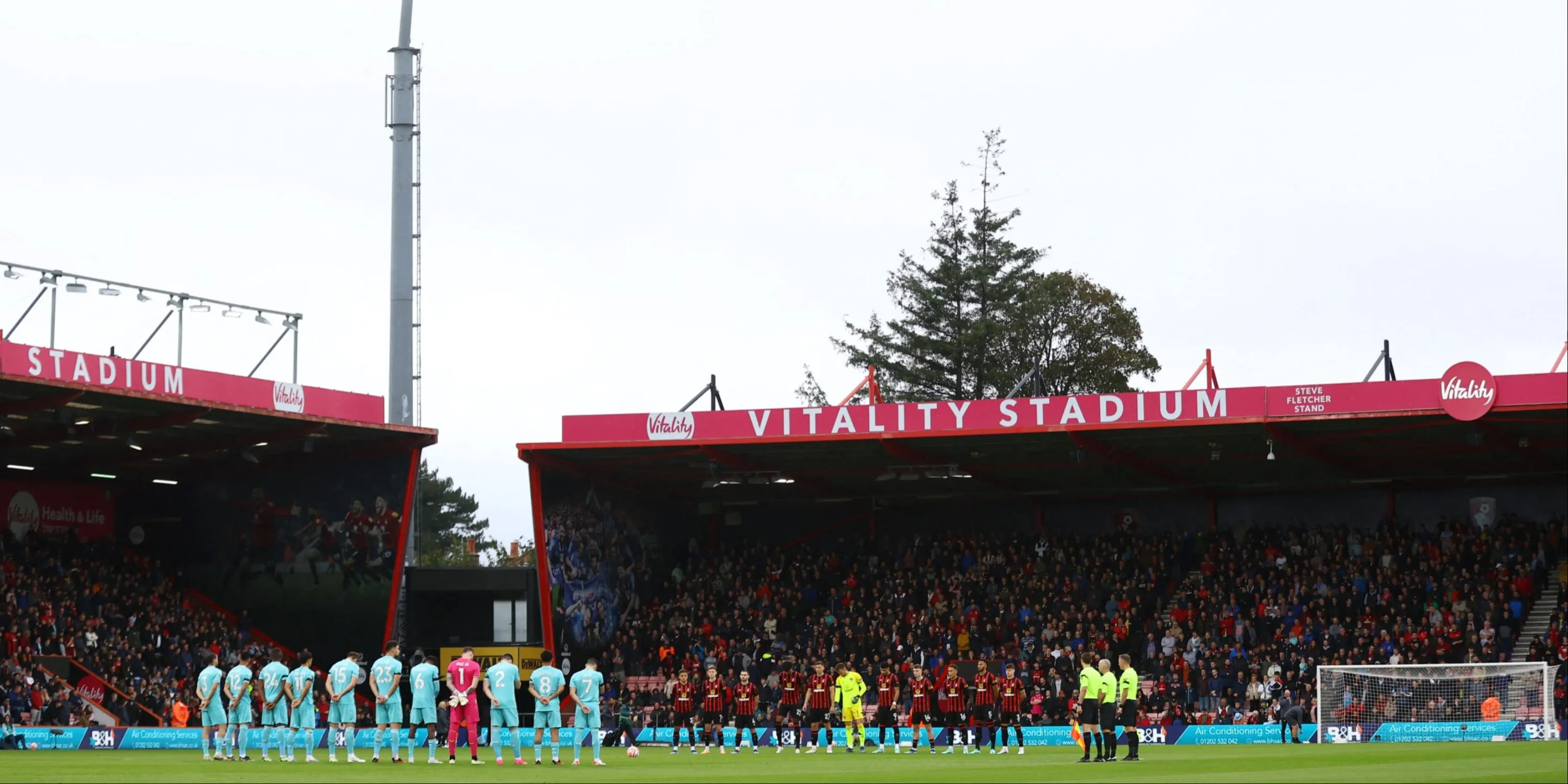 Toàn cảnh Vitality Stadium của Bournemouth, phản ánh bầu không khí cổ vũ của CĐV Cherries