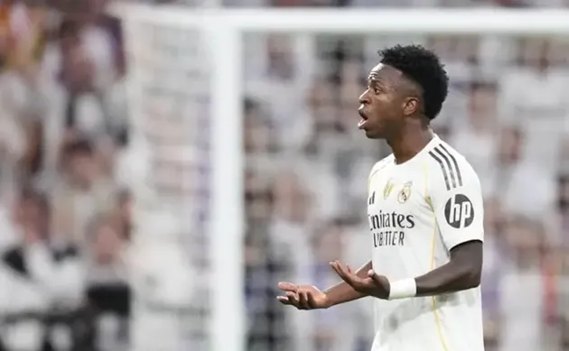 Vinicius Jr bức xúc sau khi bị Xabi Alonso rút ra sân tại Bernabeu