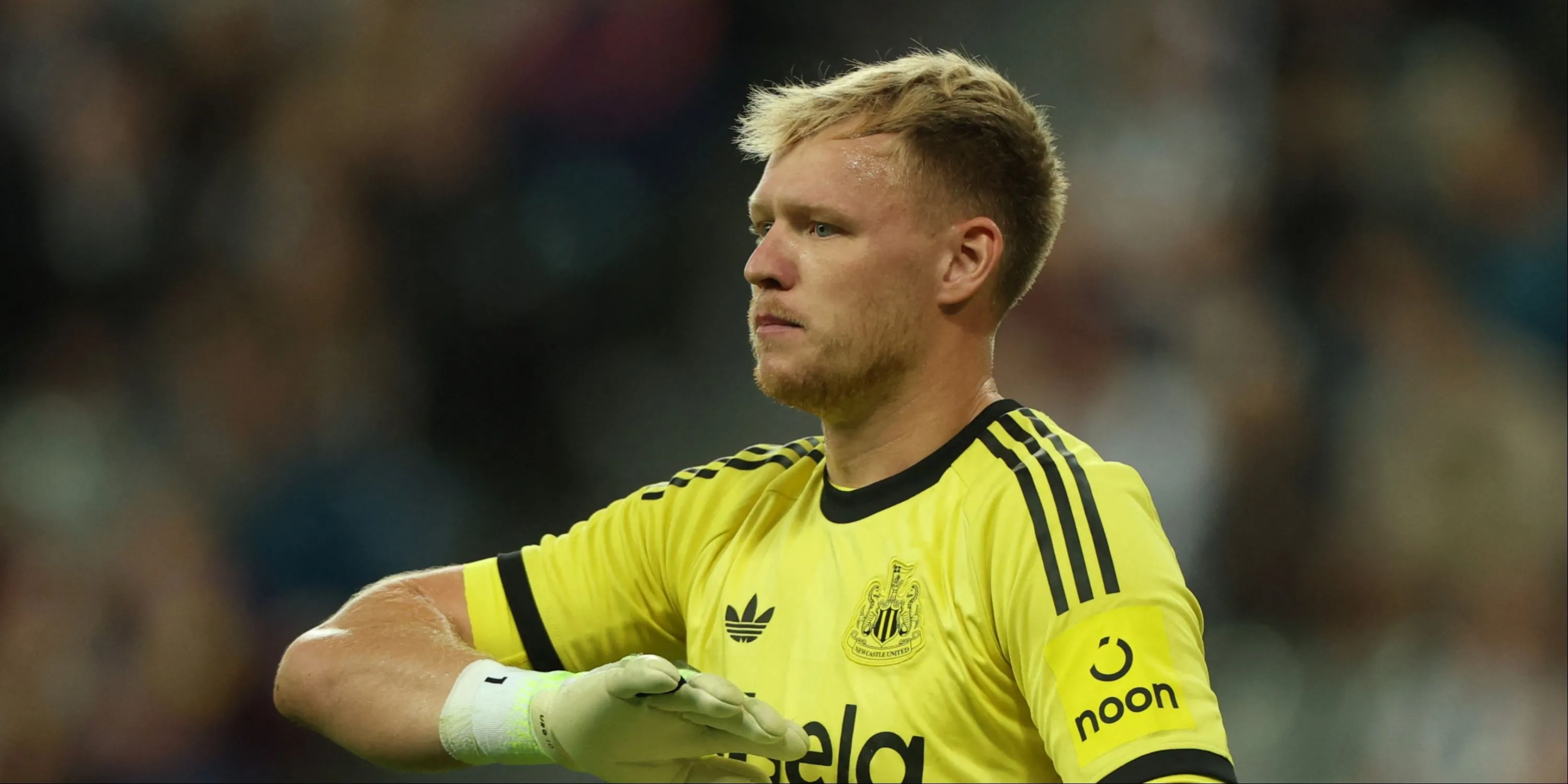 Aaron Ramsdale trong màu áo Newcastle United với vai trò thủ môn dự bị