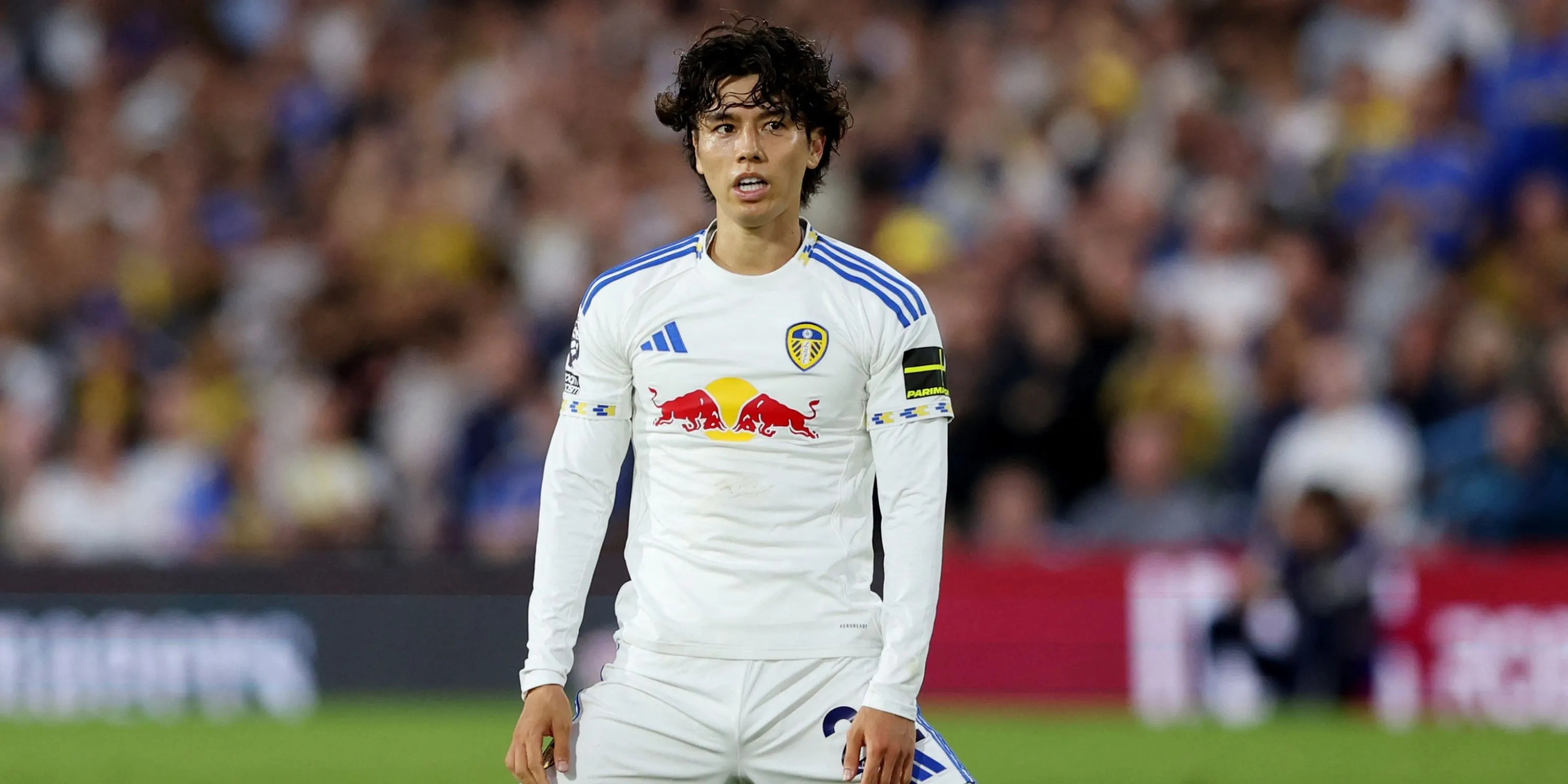 Ao Tanaka tập luyện cùng các đồng đội tại sân tập Thorp Arch