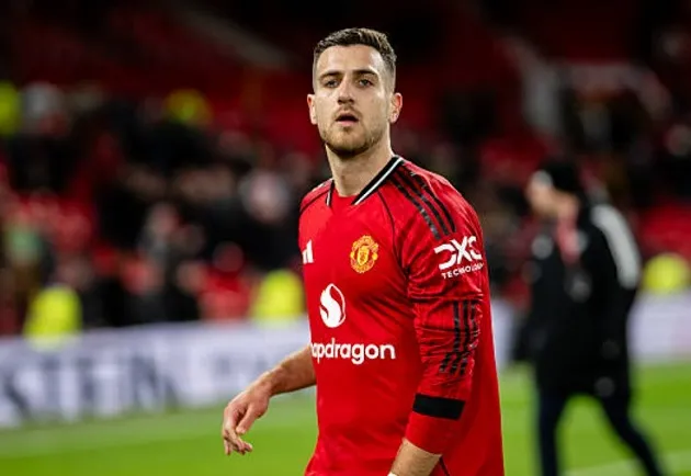 Diogo Dalot chơi tốt hơn ở cánh phải