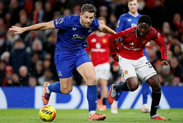 Kobbie Mainoo hỗ trợ tuyến giữa hiệu quả