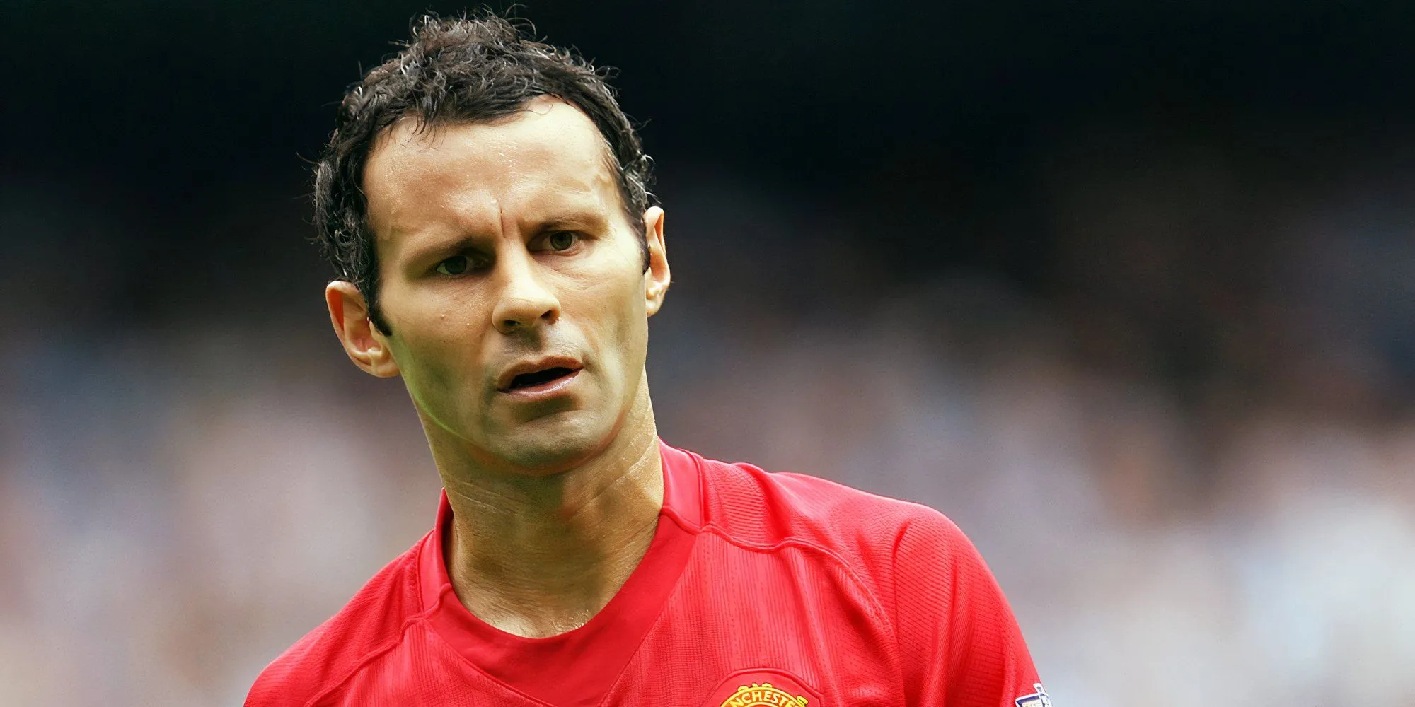 Ryan Giggs trong trang phục Manchester United, thể hiện sự nghiệp huyền thoại của tiền vệ Xứ Wales tại Premier League