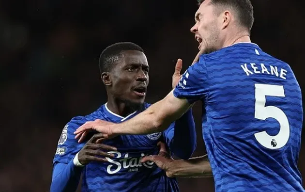 Tình huống dẫn đến thẻ đỏ của Idrissa Gueye